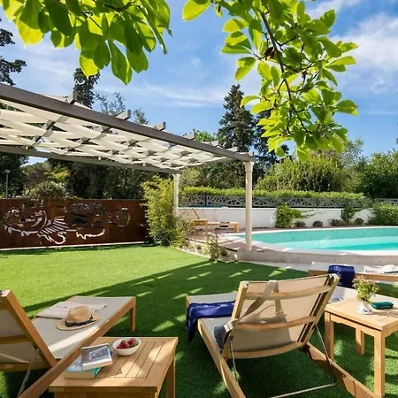 Вилла In With Swimming Pool Задар