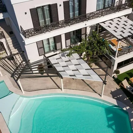 Вилла In With Swimming Pool Задар