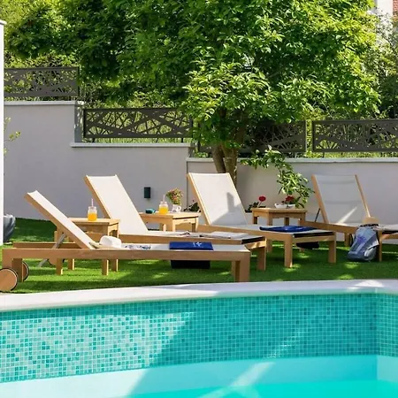 In With Swimming Pool Вилла Задар